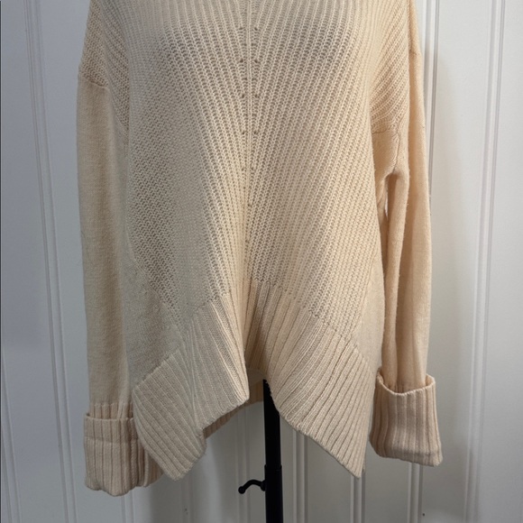Moth Anthropologie Oversized Wool Blend Cream Turtleneck Sweater size S - Picture 10 of 12
